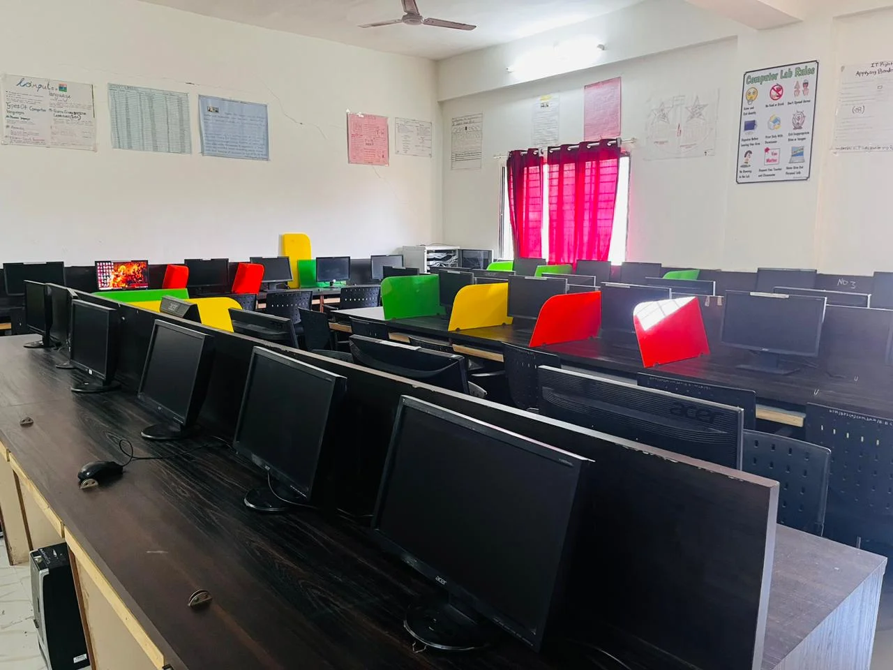 Well maintained computer lab